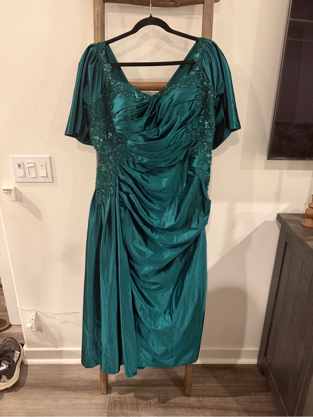 Ruched Teal Green Midi Dress with Lace Appliqué